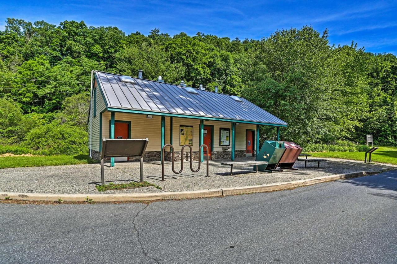 Modern East Stroudsburg Home With Deck And Gas Grill! Zewnętrze zdjęcie
